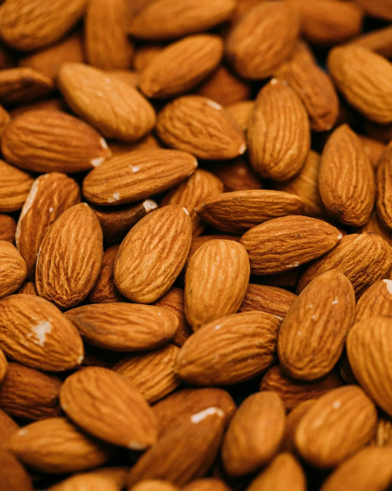 Whole skin-on badam (almonds)